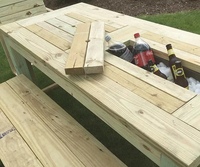 Outdoor kitchen prep table 