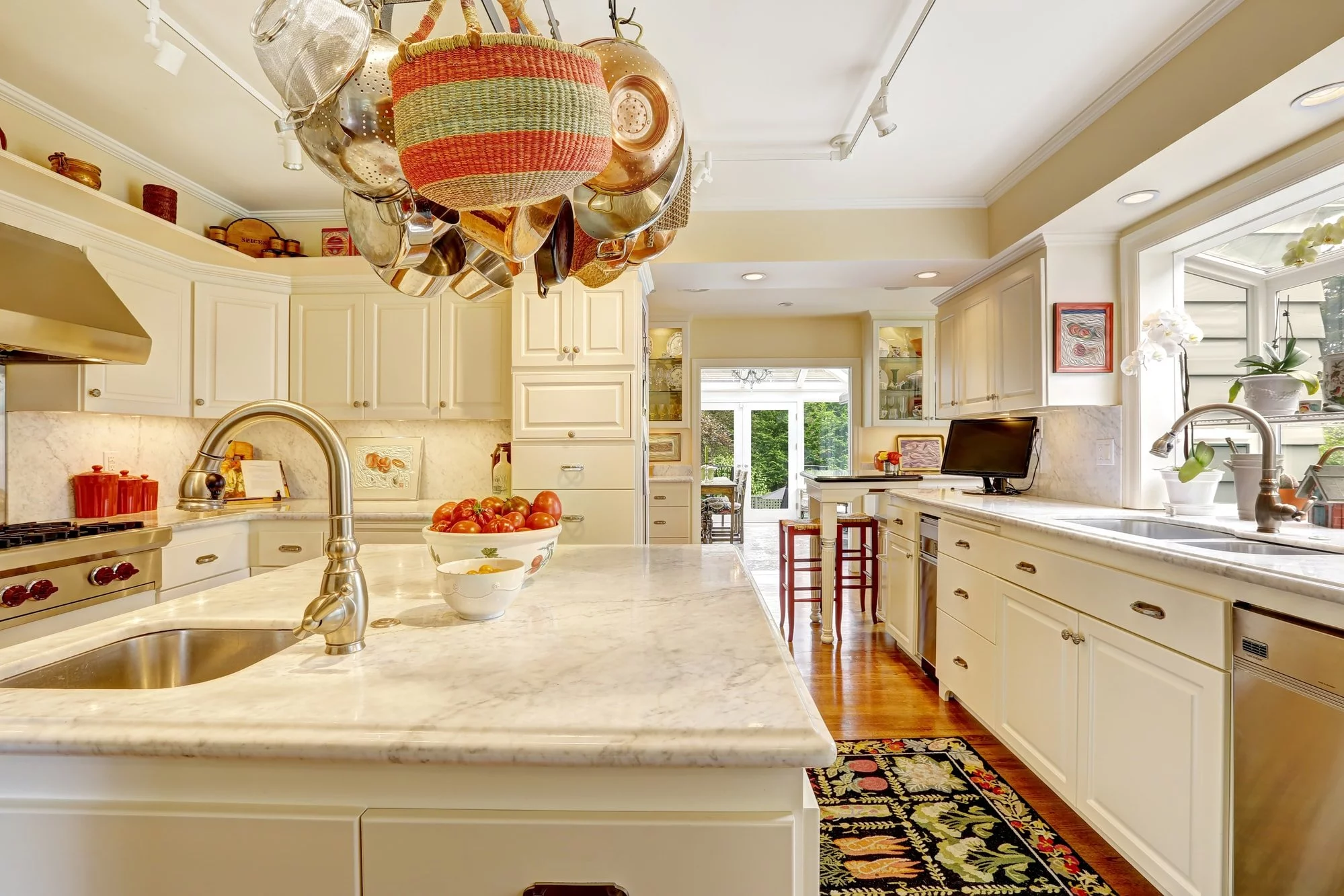 10 Terrific Tips for Decluttering Your Home’s Kitchen Counters