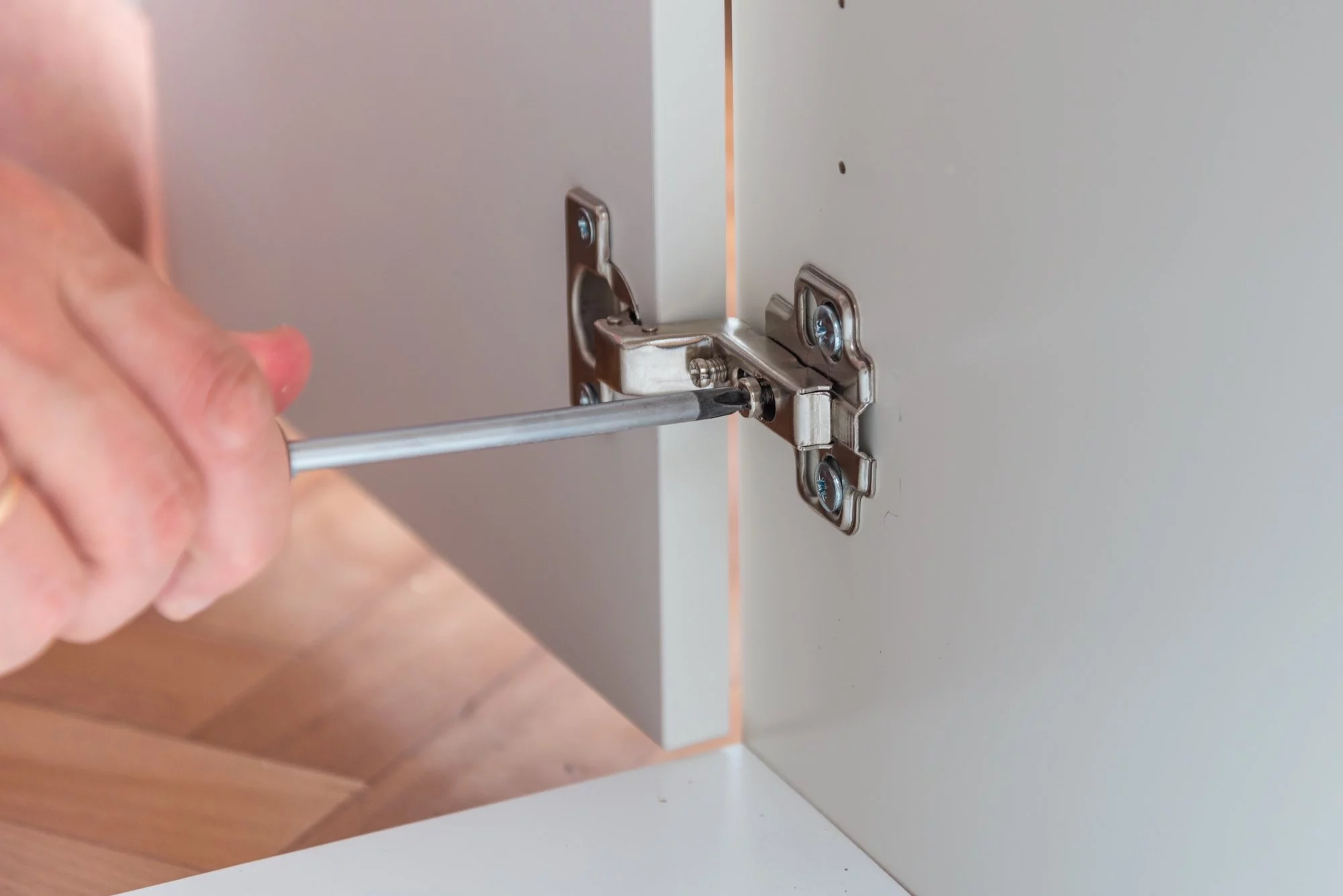 Replacing Kitchen Cabinet Doors, Part 2: Hinges