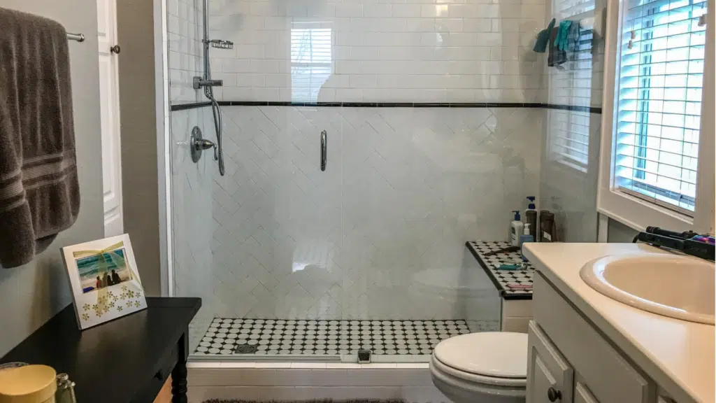Southwood Small Bathroom and Kitchen Reface and Bathroom Update – $32,500