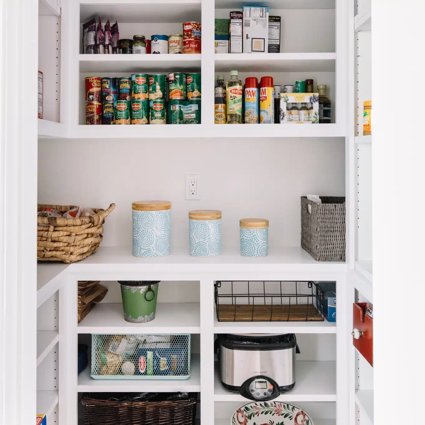 Clean pantry for a healthy home