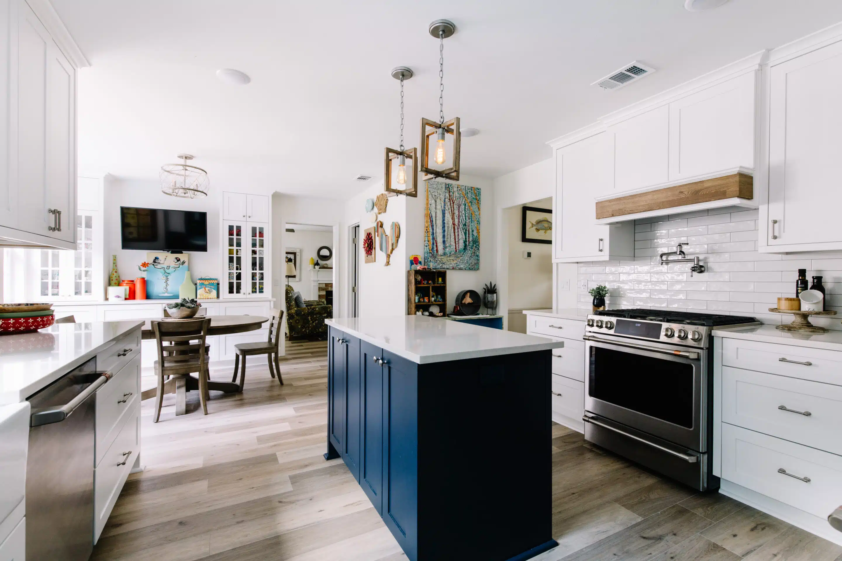 Tallahassee kitchen with ceiling height cabinets
